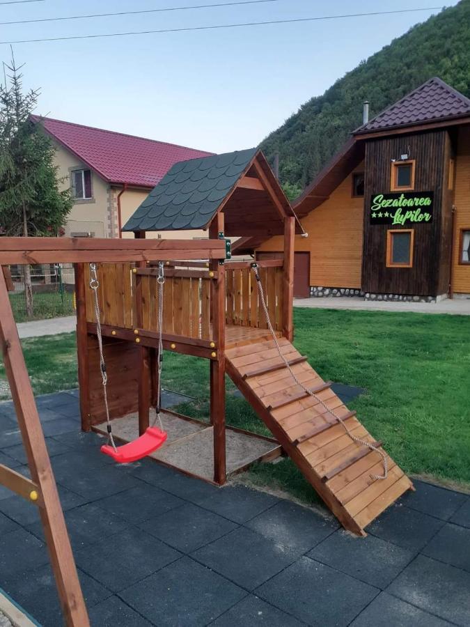 Sezatoarea Lupilor Villa Lepsa Luaran gambar